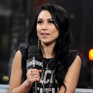 Cassie Steele Appears on MuchMusic's New.Music.Live to Promote TV series The L.A. Complex