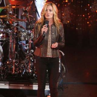 Cat Deeley in Escape to Total Rewards Los Angeles - Performances