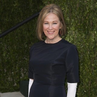 Catherine O'Hara in 2013 Vanity Fair Oscar Party - Arrivals - catherine-o-hara-2013-vanity-fair-oscar-party-02
