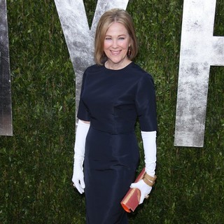 Catherine O'Hara in 2013 Vanity Fair Oscar Party - Arrivals - catherine-o-hara-2013-vanity-fair-oscar-party-03