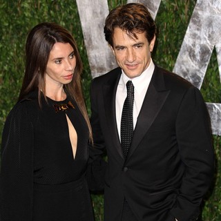 Tharita Catulle, Dermot Mulroney in 2012 Vanity Fair Oscar Party - Arrivals