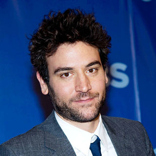 Josh Radnor in CBS Upfronts for 2010/2011 Season - cbs_upfronts_04_wenn2853454