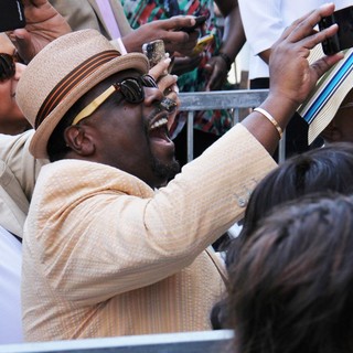 Cedric the Entertainer in Steve Harvey Is Honoured with A Star on The Hollywood Walk of Fame - cedric-the-entertainer-steve-harvey-walk-of-fame-02
