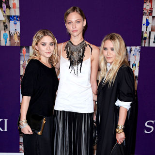 Ashley Olsen, Sasha Pivovarova, Mary-Kate Olsen in 2010 CFDA Fashion Awards - Arrivals