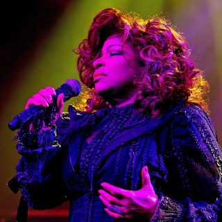 Chaka Khan Performing