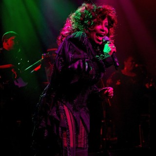 Chaka Khan Performing - chaka-khan-performing-07