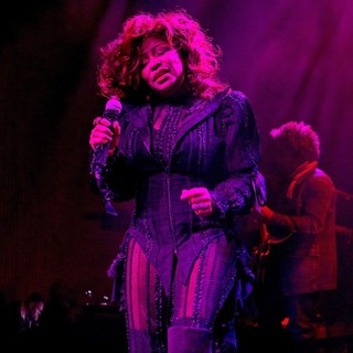 Chaka Khan Performing - chaka-khan-performing-08