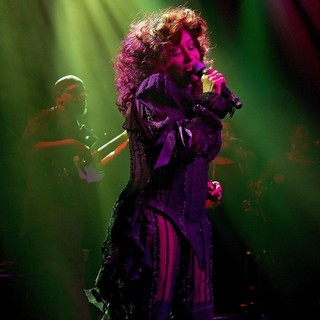 Chaka Khan Performing - chaka-khan-performing-13