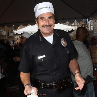 Charlie Beck in 75th Anniversary of The Los Angeles Mission Serving Thanksgiving Dinner to The Homeless