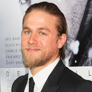 Charlie Hunnam in The Deadfall Premiere - charlie-hunnam-premiere-deadfall-01