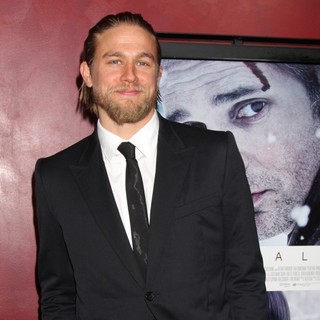 Charlie Hunnam in The Deadfall Premiere - charlie-hunnam-premiere-deadfall-04