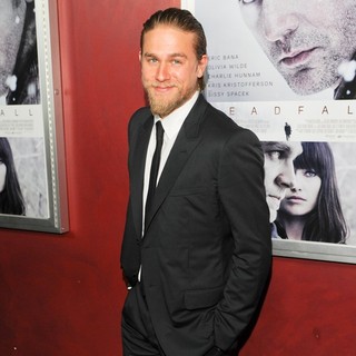 Charlie Hunnam in The Deadfall Premiere - charlie-hunnam-premiere-deadfall-05