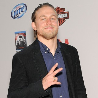 Charlie Hunnam in The Premiere Screening of FX's Sons of Anarchy Season 5 - charlie-hunnam-premiere-sons-of-anarchy-season-5-02