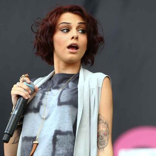 Cher Lloyd in Barclaycard Wireless Festival 2012 - Day 3 - cher-lloyd-barclaycard-wireless-festival-2012-day-3-28