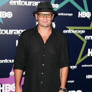 Chris Bauer in Final Season Premiere of HBO's Entourage - chris-bauer-premiere-entourage-final-season-01