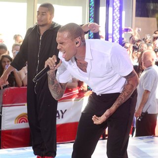 Chris Brown Performing Live as Part of The Today Show's Summer Concert Series - chris-brown-performing-today-show-12