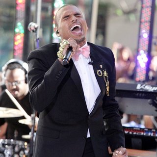 Chris Brown Performing Live as Part of The Today Show's Summer Concert Series - chris-brown-performing-today-show-summer-concert-series-32