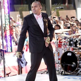 Chris Brown Performing Live as Part of The Today Show's Summer Concert Series - chris-brown-performing-today-show-summer-concert-series-33
