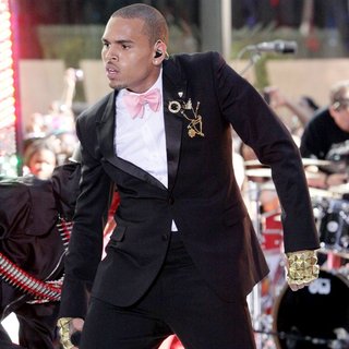 Chris Brown Performing Live as Part of The Today Show's Summer Concert Series - chris-brown-performing-today-show-summer-concert-series-34