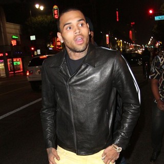 Chris Brown in Chris Brown Returns to His Lamborghini Car After A Night Out at The Supper Club