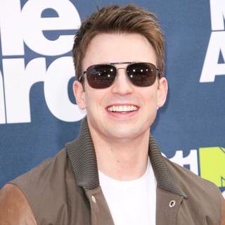 Chris Evans in 2011 MTV Movie Awards - Arrivals