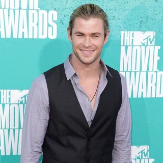 Chris Hemsworth in 2012 MTV Movie Awards - Arrivals