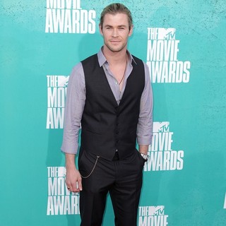 Chris Hemsworth in 2012 MTV Movie Awards - Arrivals