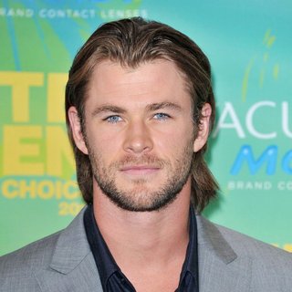 Chris Hemsworth in 2011 Teen Choice Awards