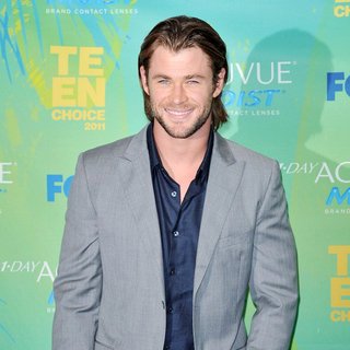 Chris Hemsworth in 2011 Teen Choice Awards