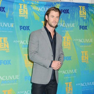Chris Hemsworth in 2011 Teen Choice Awards