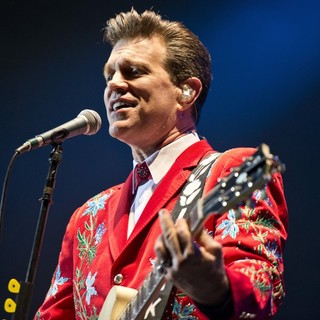 Chris Isaak Performing Live - chris-isaak-performing-live-01