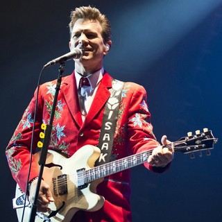 Chris Isaak Performing Live - chris-isaak-performing-live-04