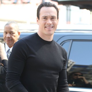 Chris Klein Leaving His Downtown Hotel - chris-klein-leaving-his-downtown-hotel-01
