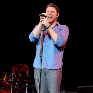 Chris Young Performs Live During His My Kind of Party Tour