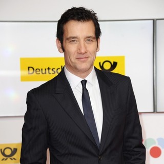 Clive Owen in The 48th Annual Goldene Kamera Awards - Arrivals