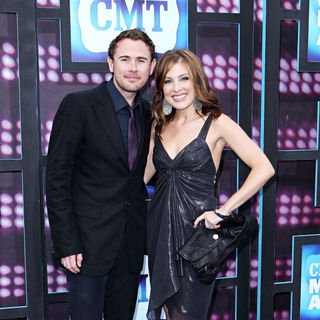 Chad Hughes, Sarah Buxton in 2010 CMT Music Awards Blue Carpet Arrivals