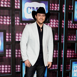 2010 CMT Music Awards Blue Carpet Arrivals