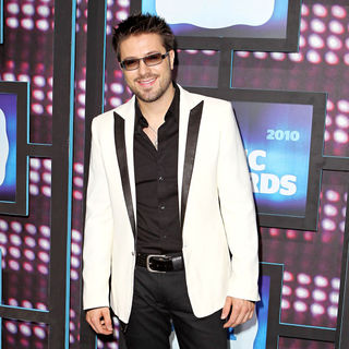 Danny Gokey in 2010 CMT Music Awards Blue Carpet Arrivals - cmt_awards_27_wenn2882381