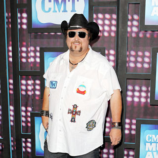 2010 CMT Music Awards Blue Carpet Arrivals