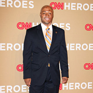 J. R. Martinez in 2010 CNN Heroes: An All-Star Tribute - Arrivals