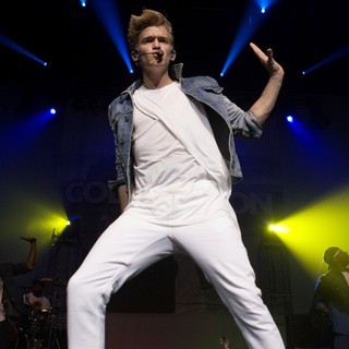 Cody Simpson in Cody Simpson Performing on The First Day of His Paradise Tour