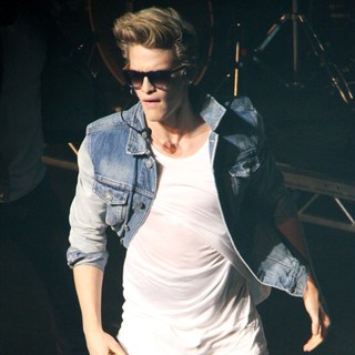 Cody Simpson in Cody Simpson Performs as Part of His Welcome to Paradise Tour