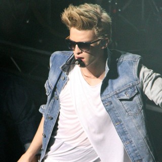 Cody Simpson in Cody Simpson Performs as Part of His Welcome to Paradise Tour