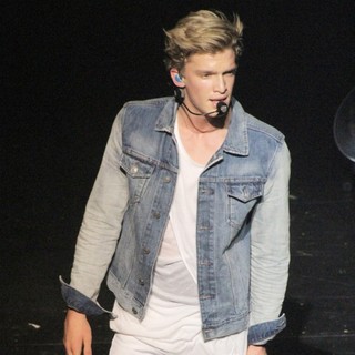 Cody Simpson in Cody Simpson Performs as Part of His Welcome to Paradise Tour
