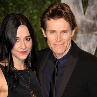 Willem Dafoe in 2012 Vanity Fair Oscar Party - Arrivals - colagrande-dafoe-2012-vanity-fair-oscar-party-01
