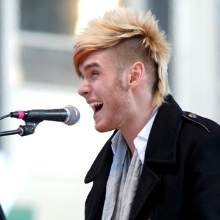 Colton Dixon Performs at The BMO Harris Bank Magnificent Mile Lights Festival