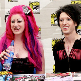 Kynt and Vyxsin in Comic Con 2010 - Day 2 - Autograph Session