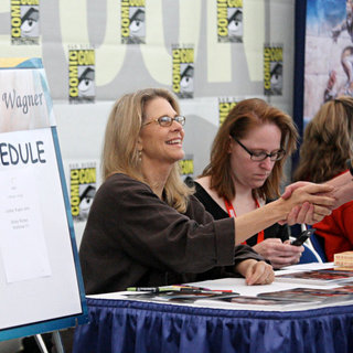 Lindsay Wagner in Signs Autographs For Fans at Comic Con