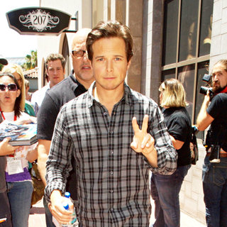 Scott Wolf in Out and About at Comic-Con 2010 - Day 3 - comic_con_celebs_8_wenn2937329