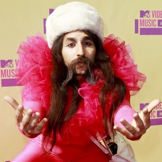 Conquistador in 2012 MTV Video Music Awards - Arrivals